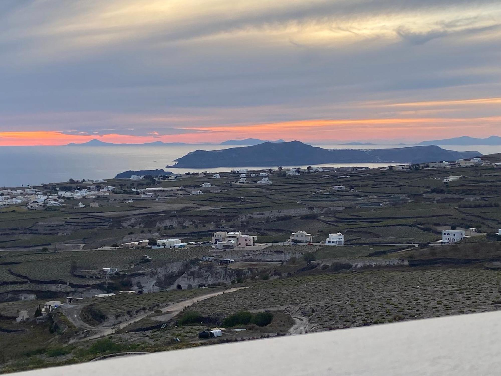 Ena Suites Santorini Pýrgos Zewnętrze zdjęcie